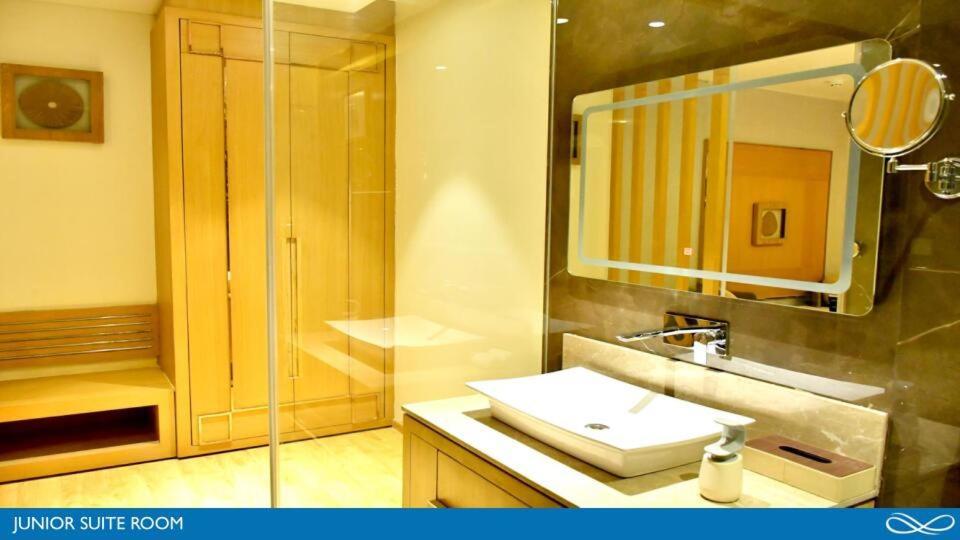 Sarovar Portico Morbi Exterior photo